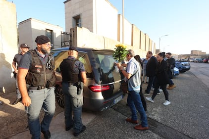 Messina Denaro, l’arrivo della bara al cimitero 5