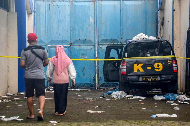 Più di 180 i morti registrati durante una partita di calcio in Indonesia 1