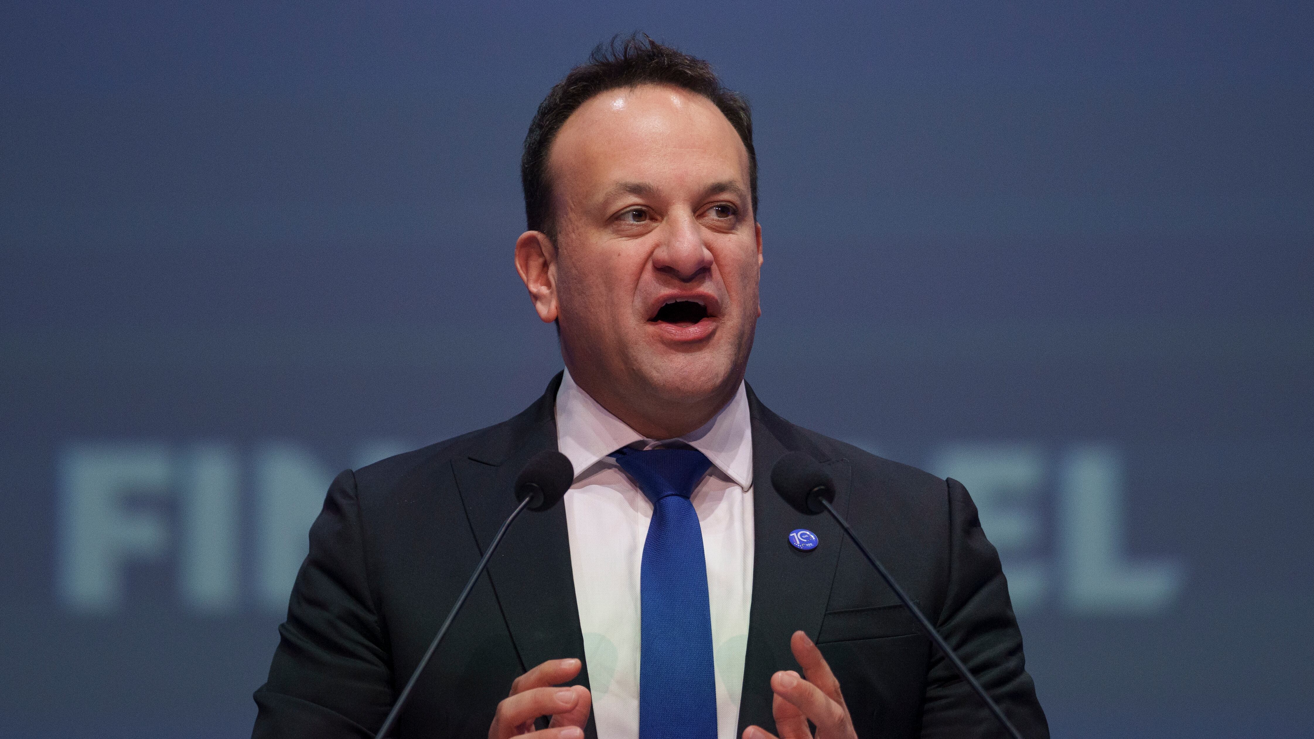 "Ragioni politiche e personali", il premier irlandese pro-Lgbt si dimette