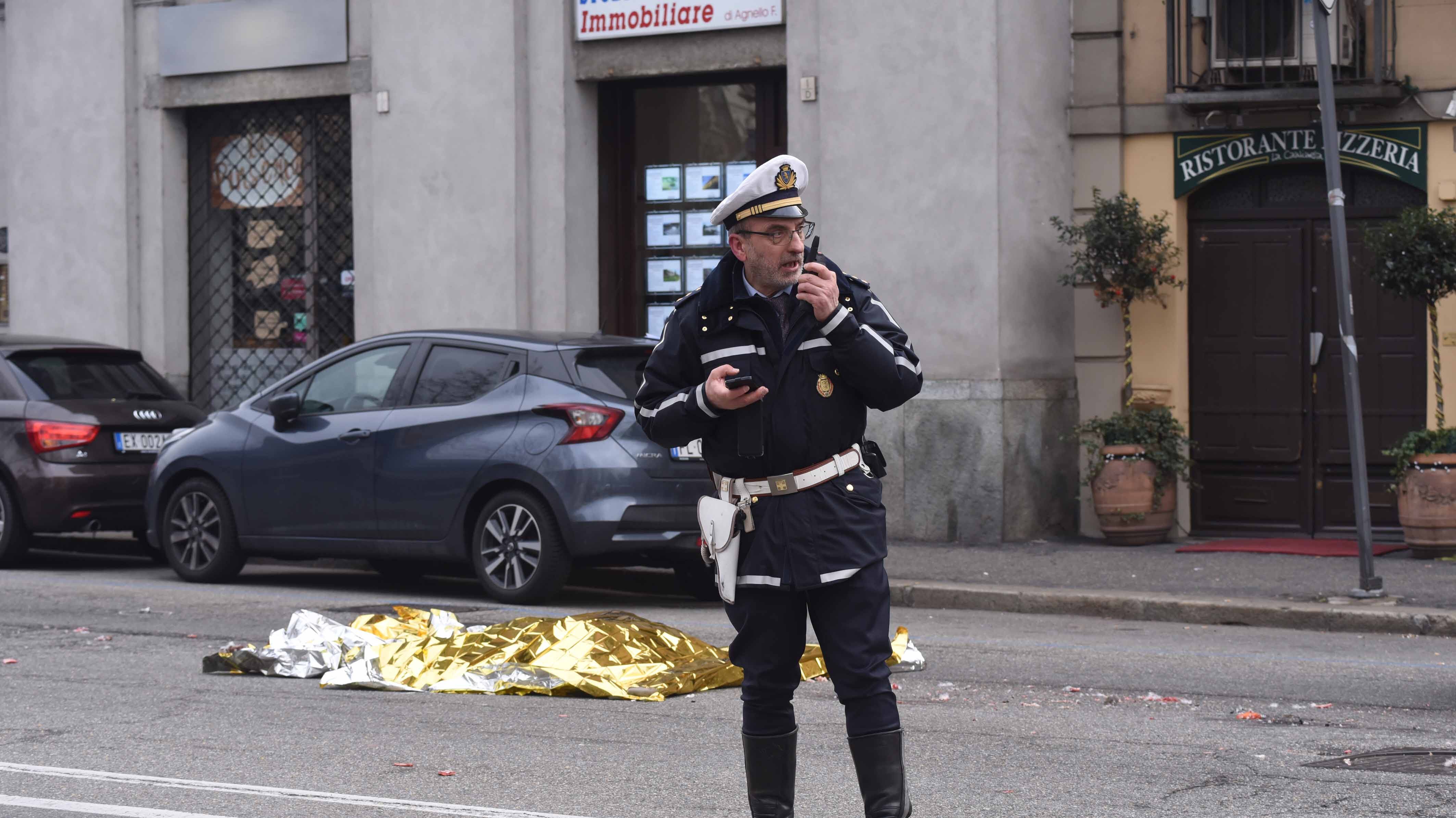 Investita e trascinata per 300 metri da un pirata