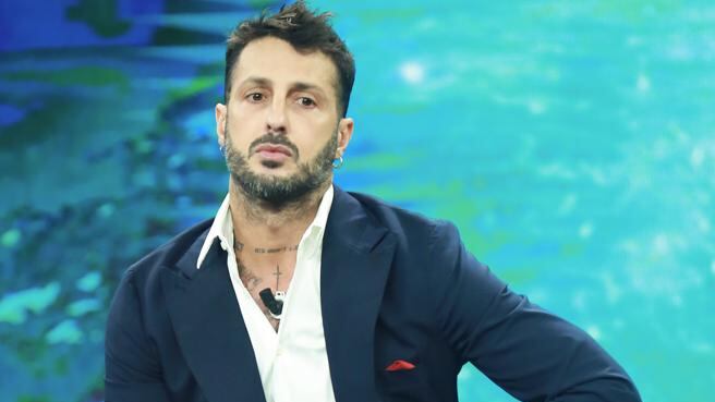 Disse "ebeti" ai Ferragnez: Corona imputato per diffamazione