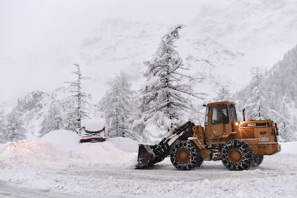 Maltempo, strade interrotte a Cervinia 5