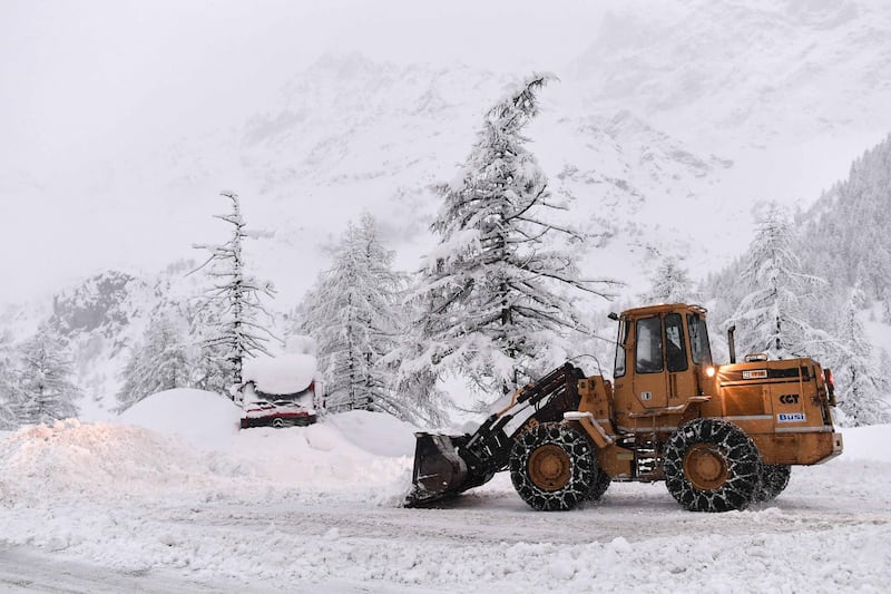 Maltempo, strade interrotte a Cervinia 5