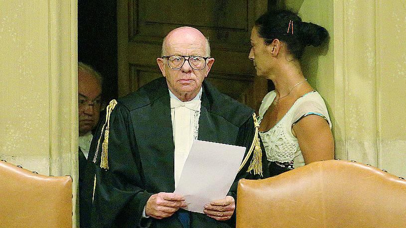 La scorsa estate condannò il leader azzurroil caso