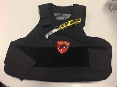 Il giubbotto antiproiettile del poliziotto aggredito a Roma 1