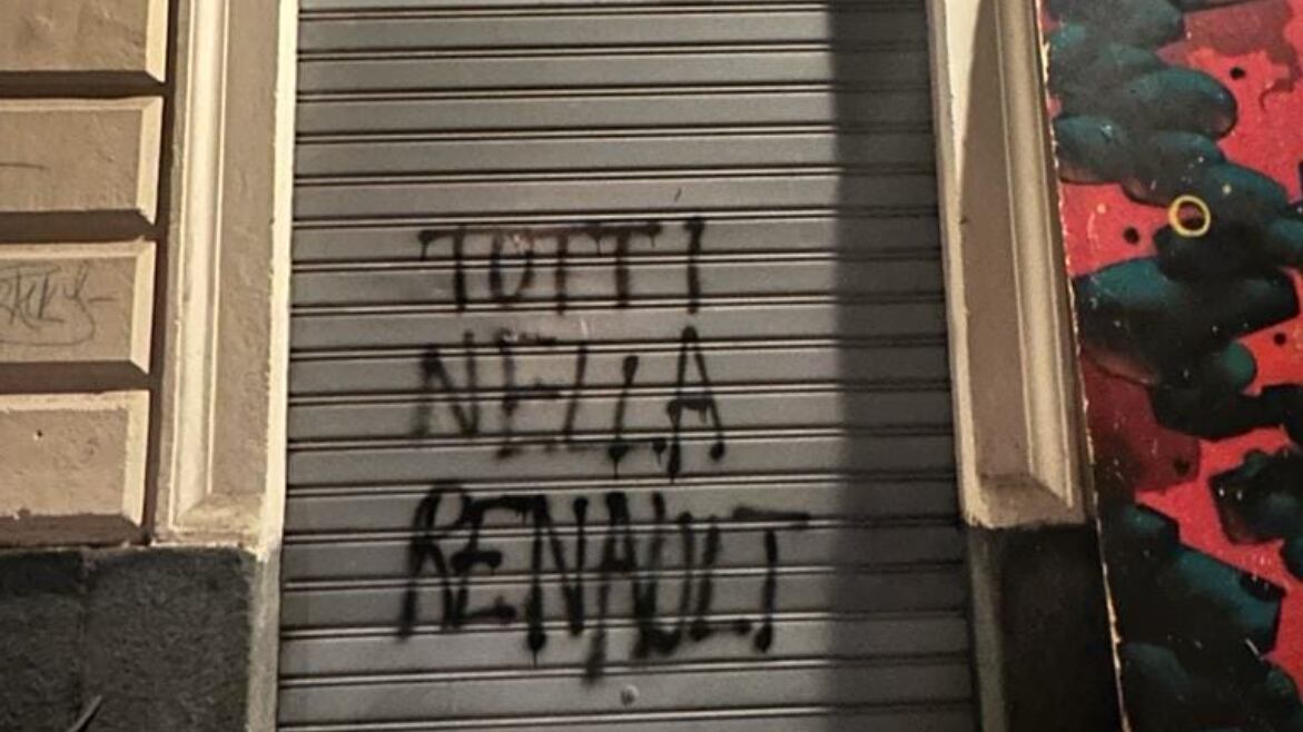 "Tutti nella Renault". La scritta choc che inneggia alla morte di Moro