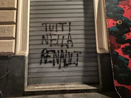 "Tutti nella Renault". La scritta choc che inneggia alla morte di Moro
