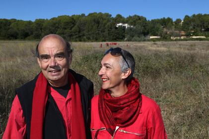 Clitoride gigante disegnato in un campo nel sud della Francia 5