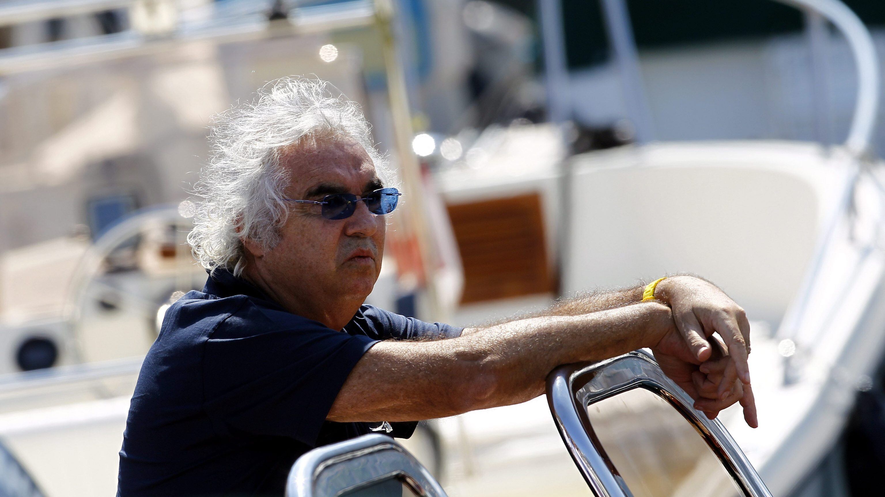 "Don Gallo uno di noi" Il tweet di Briatore scatena la polemica