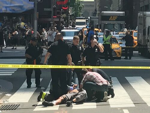 Auto travolge i pedoni a Times Square