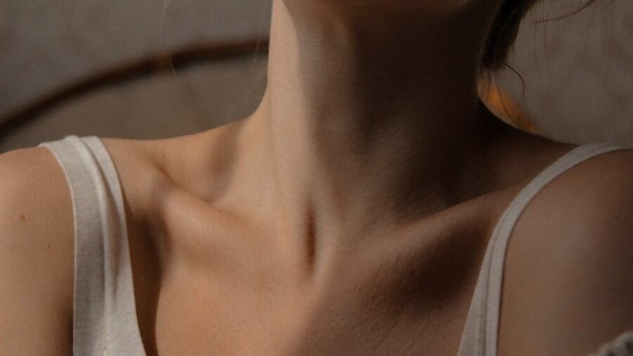 Collo, come rendere tonica la cute in modo naturale