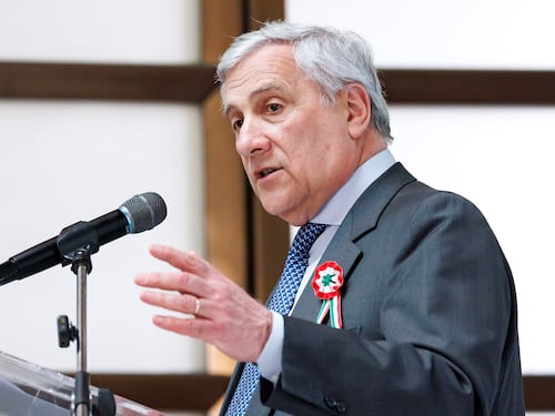Al via la stagione dei congressi Fi. Marche, fronda su Battistoni