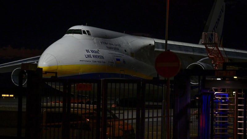 Identificati due sospetti per l’attacco a Lipsia, Berlino: “Legami con Mosca, uno ha il visto turistico italiano”. Allerta nel nostro Paese per attacchi ibridi russi