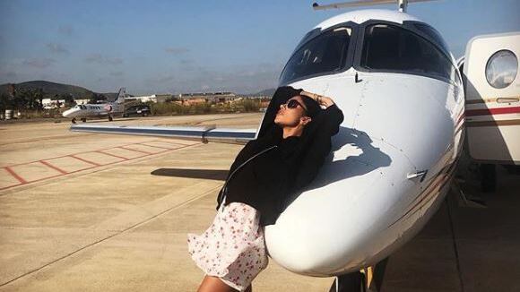 Bufera su Belen sopra il jet privato: "Cafona"