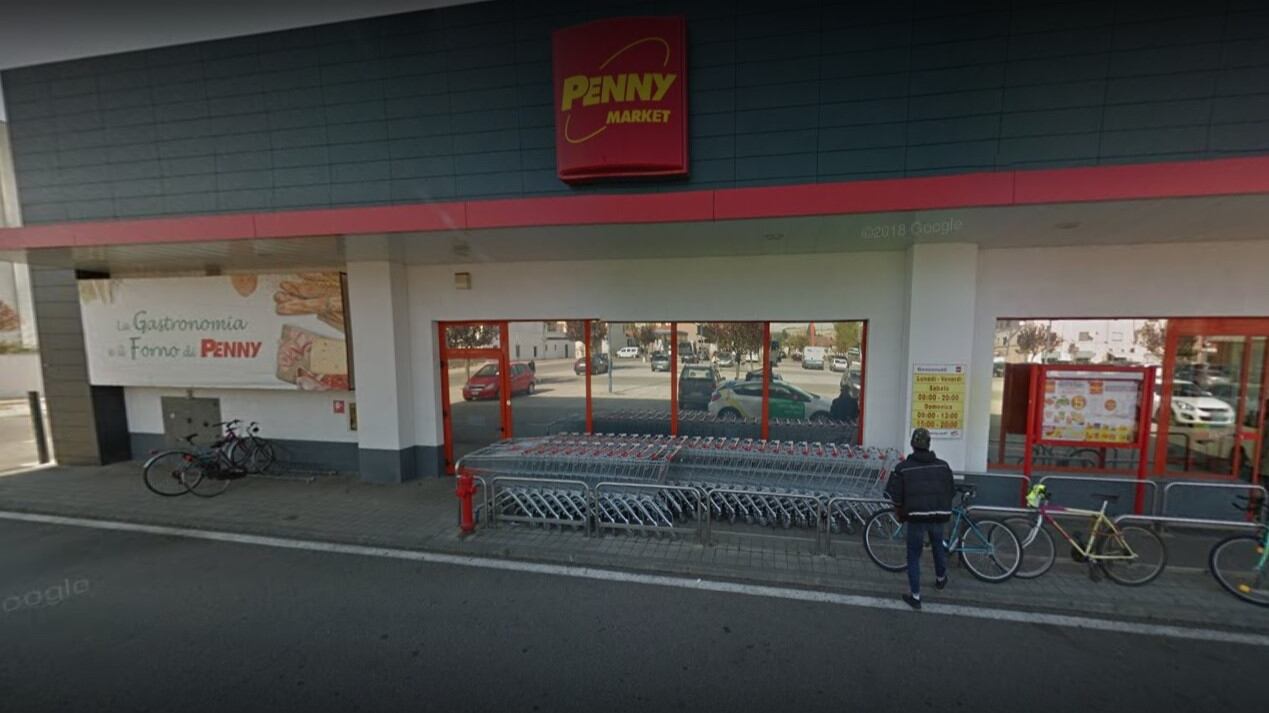 "Ti sgozzo, tanto torno domani": magrebino attacca una guardia e agenti