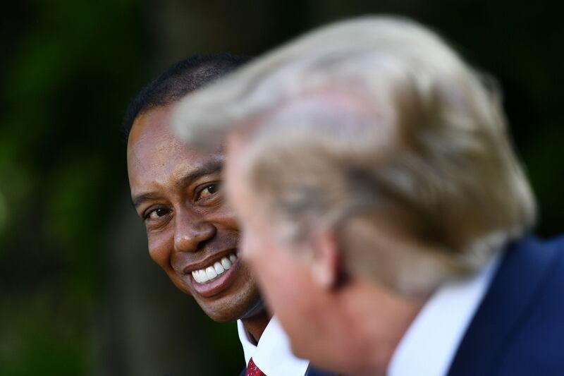 Donald Trump conferisce a Tiger Woods la medaglia presidenziale della Libertà 2