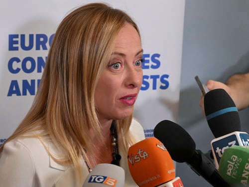 Il centrodestra vola, gli azzurri in doppia cifra In tutti gli scenari possibili sarà maggioranza