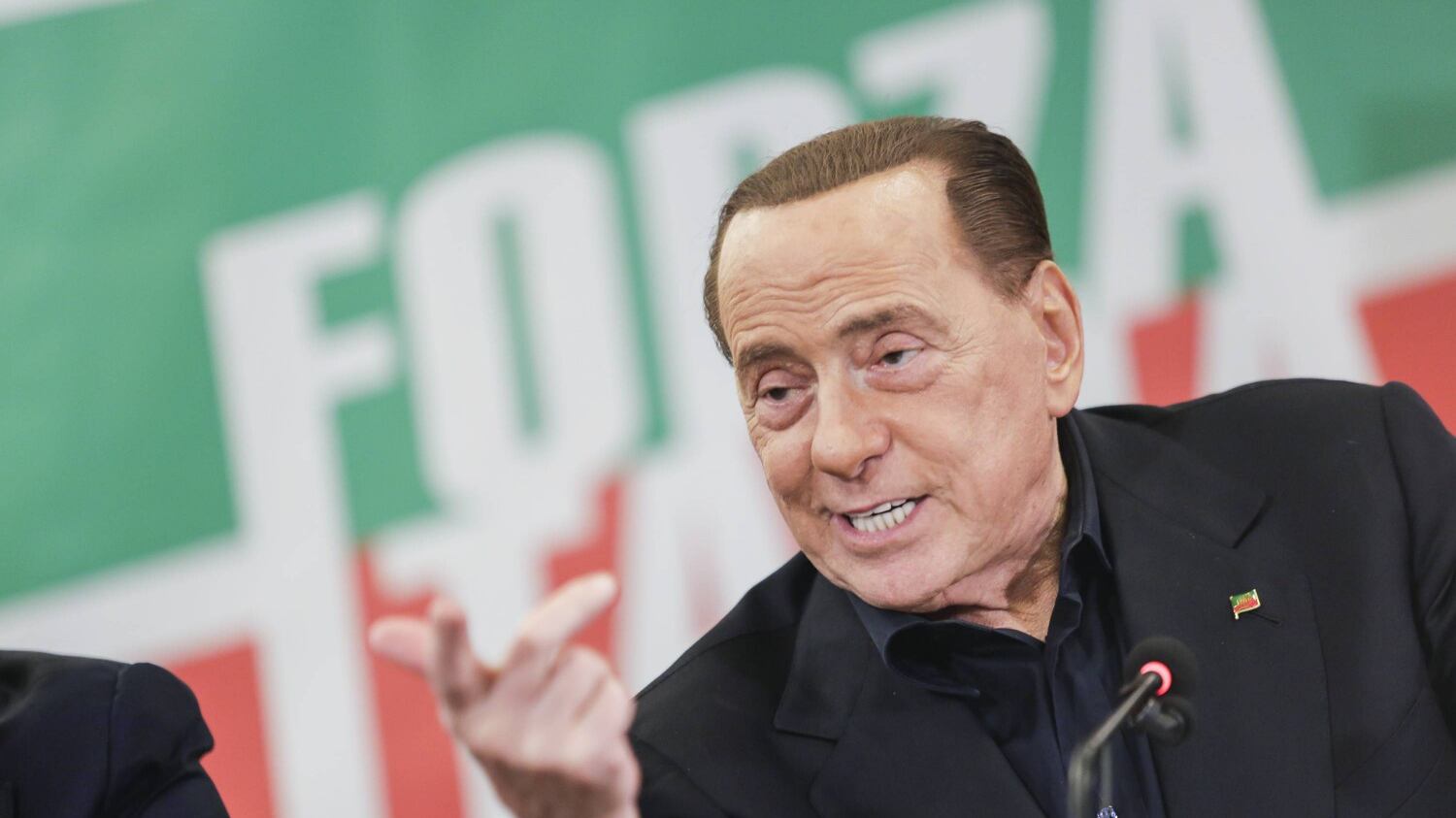 Berlusconi rilancia: "In campo per vincere". E Forza Italia cresce
