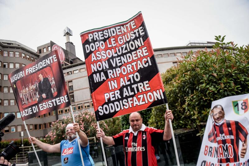 "Non mollare": l'abbraccio di tifosi e fan a Berlusconi 6