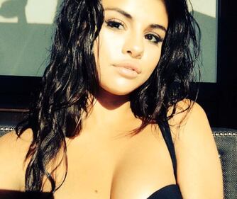 Selena Gomez sexy in bikini 2