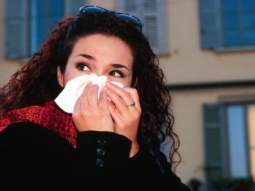 Cambio di stagione, rischi sottovalutati per salute: cosa succede quando temperatura si abbassa velocemente