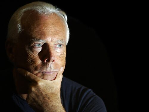 Giorgio Armani, ecco il testamento. "Entro 18 mesi cedere il 15% a Lvmh, Essilux o L'Oreal"