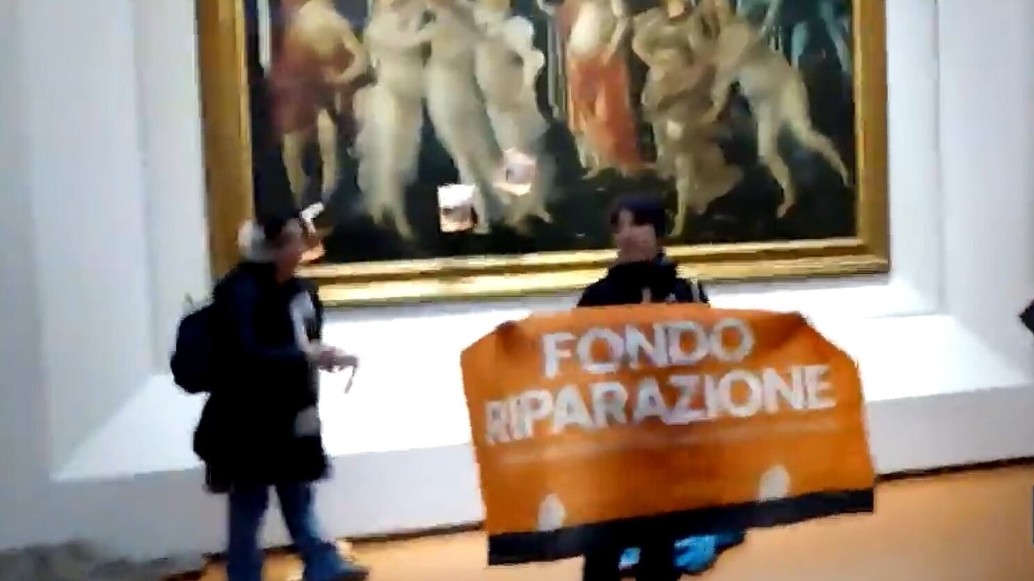 Ultima generazione, scattano le perquisizioni: un'attivista in Questura