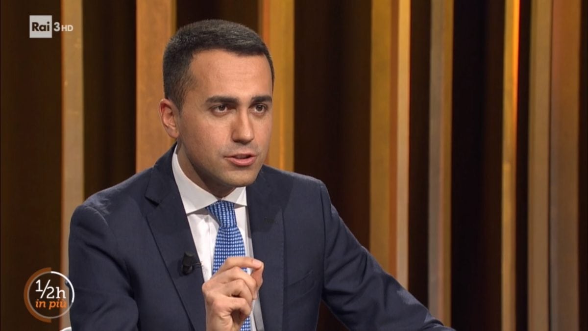 La svolta di Di Maio: "Il Cavaliere senza colpe. Nessun veto su di lui"