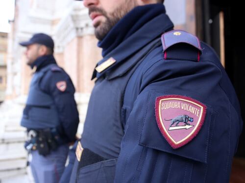 Stavano trainando la moto appena rubata, arrestati in due a Napoli