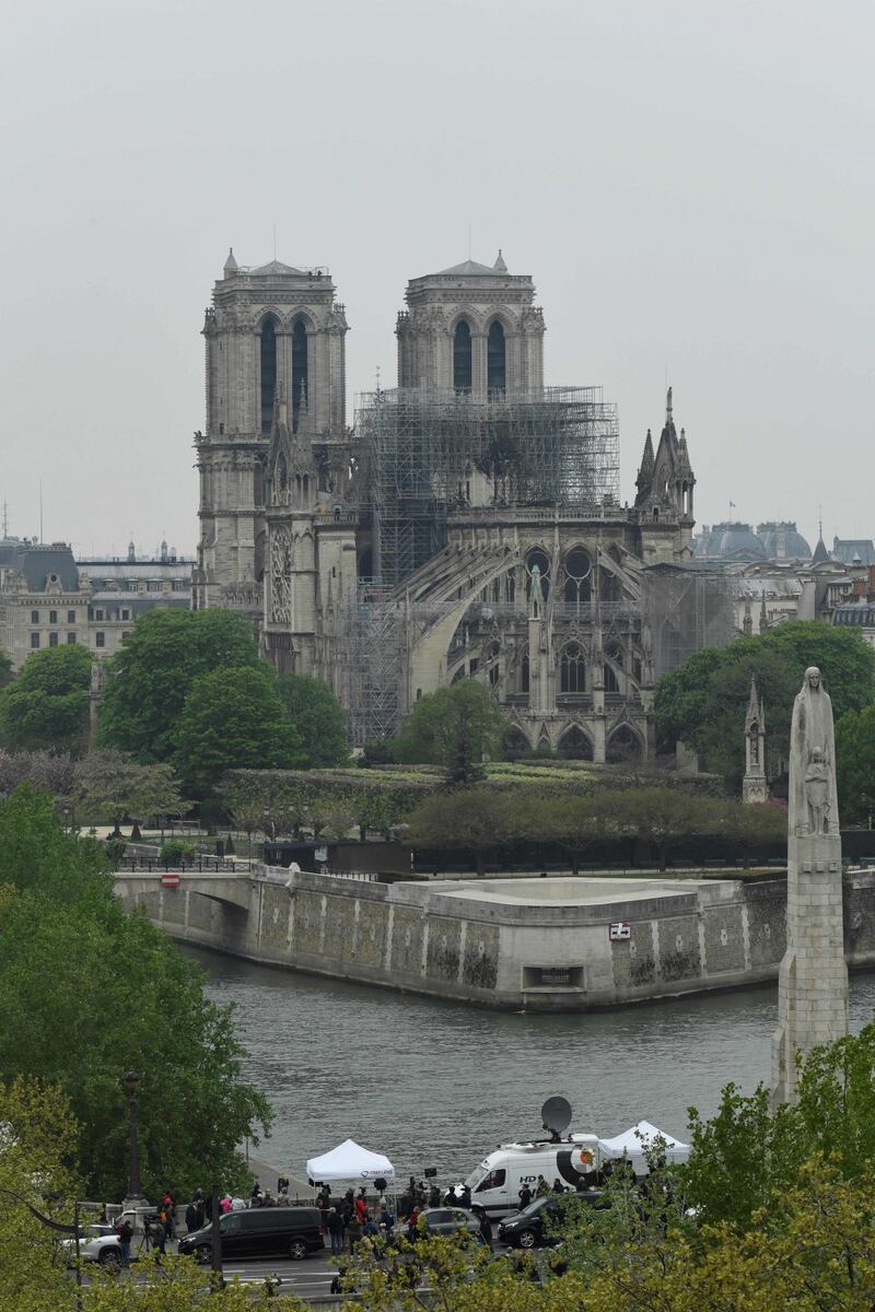 Notre Dame in fiamme: le foto del salvataggio 9