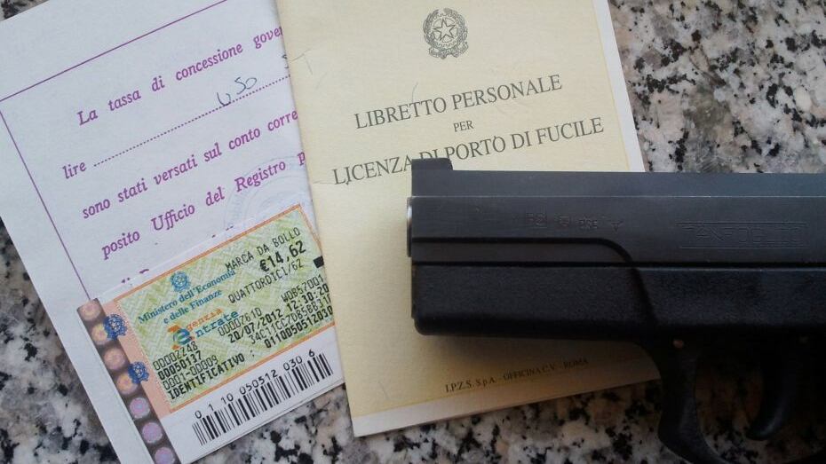 I milanesi vogliono difendersi "È boom per il porto d'armi"