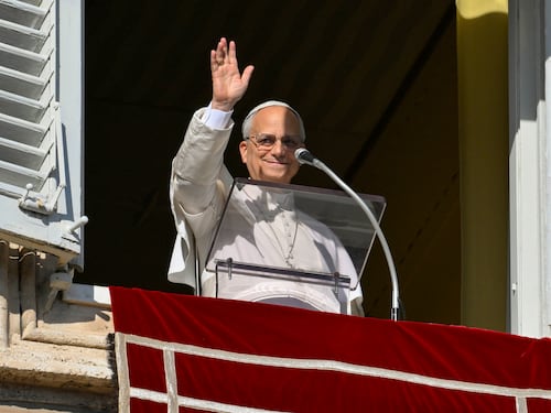 Svolta Leone: chiede aiuto ai cardinali