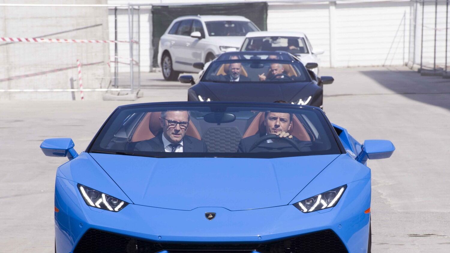 E lui si consola con un giretto in Lamborghini