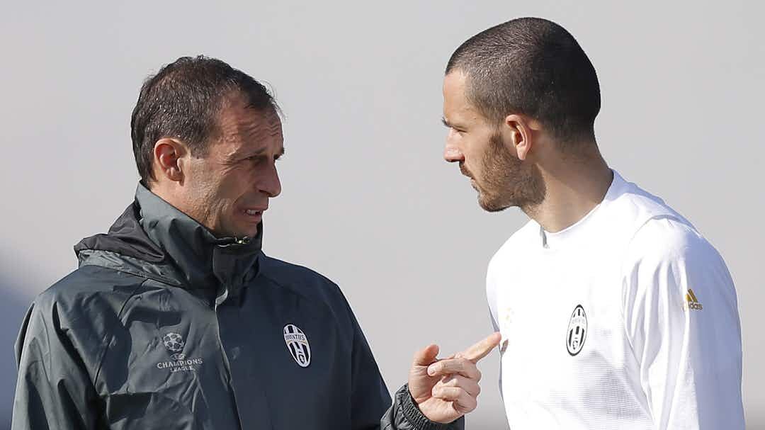 Augura la morte ai figli di Bonucci. L'ira del calciatore: "Sei uno schifo"