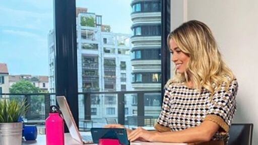 Lo smart working (alla moda) della Leotta non piace: "Quelle ciabatte costano come il mio appartamento"