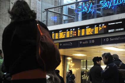 Blitz alla stazione di Bologna: treni in ritardo 10