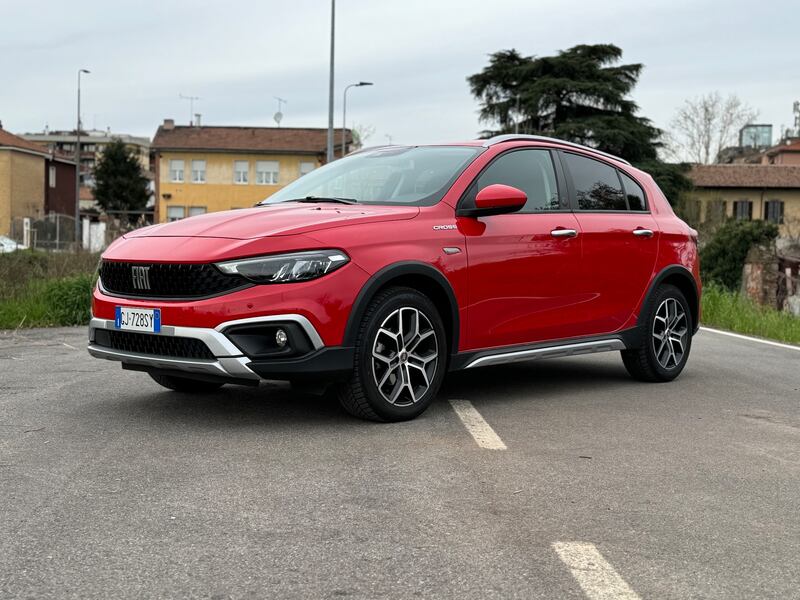 Fiat Tipo Hybrid Cross: guarda la gallery della berlina ibrida italiana 2