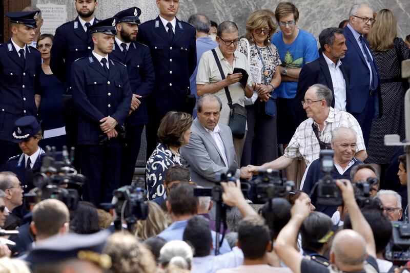 Carabiniere ucciso a coltellate, mille persone per l'ultimo saluto 1