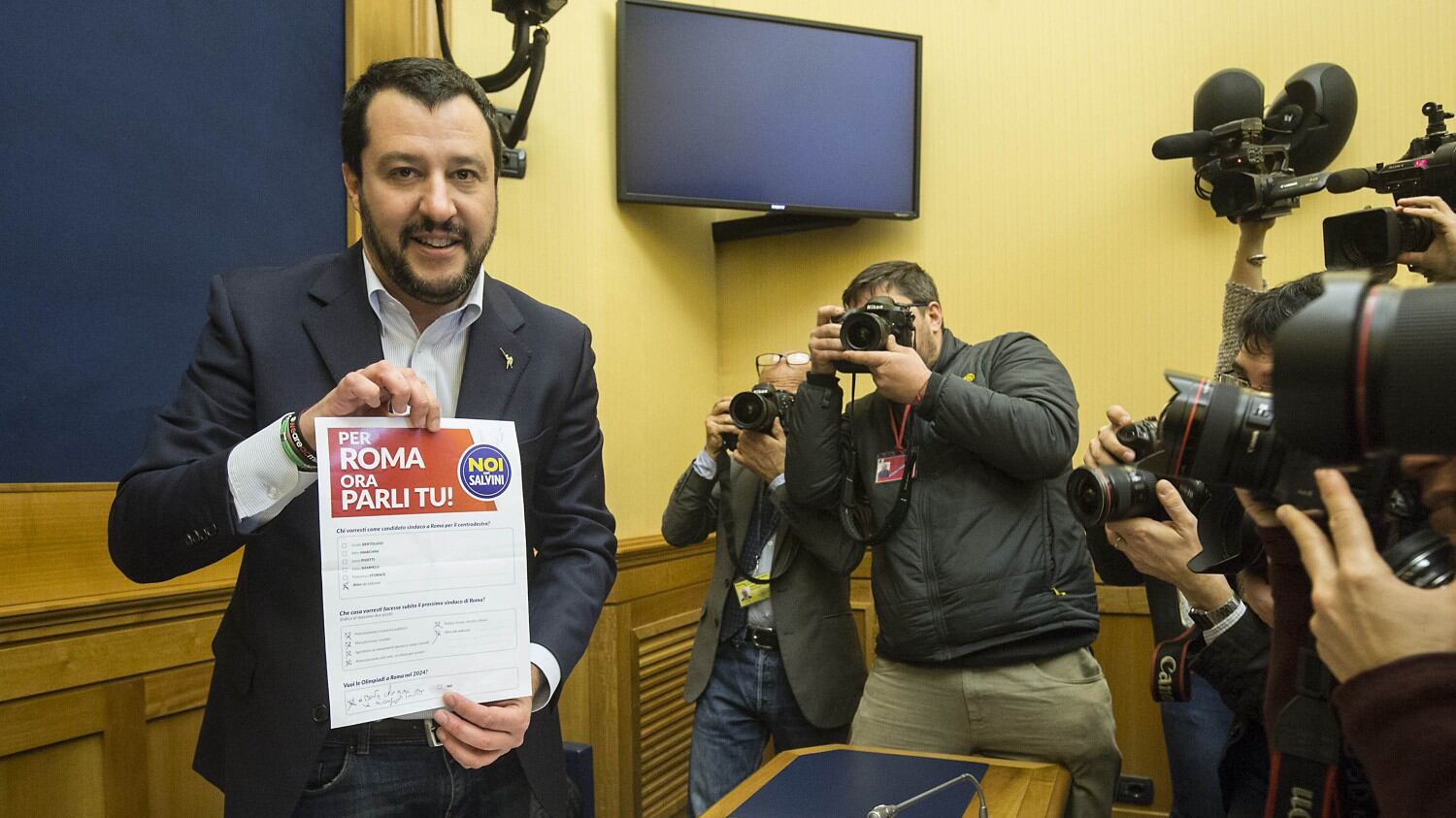 Roma, Salvini vuole le primarie. Ma FI e Fdi: "C'è già Bertolaso"