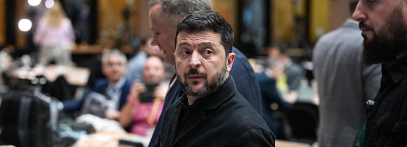 Zelensky: “Ancora limiti a Starlink, è operazione pianificata”. L’Ue: “Avanti con le sanzioni a Mosca, azione coordinata con Usa può fare la differenza”
