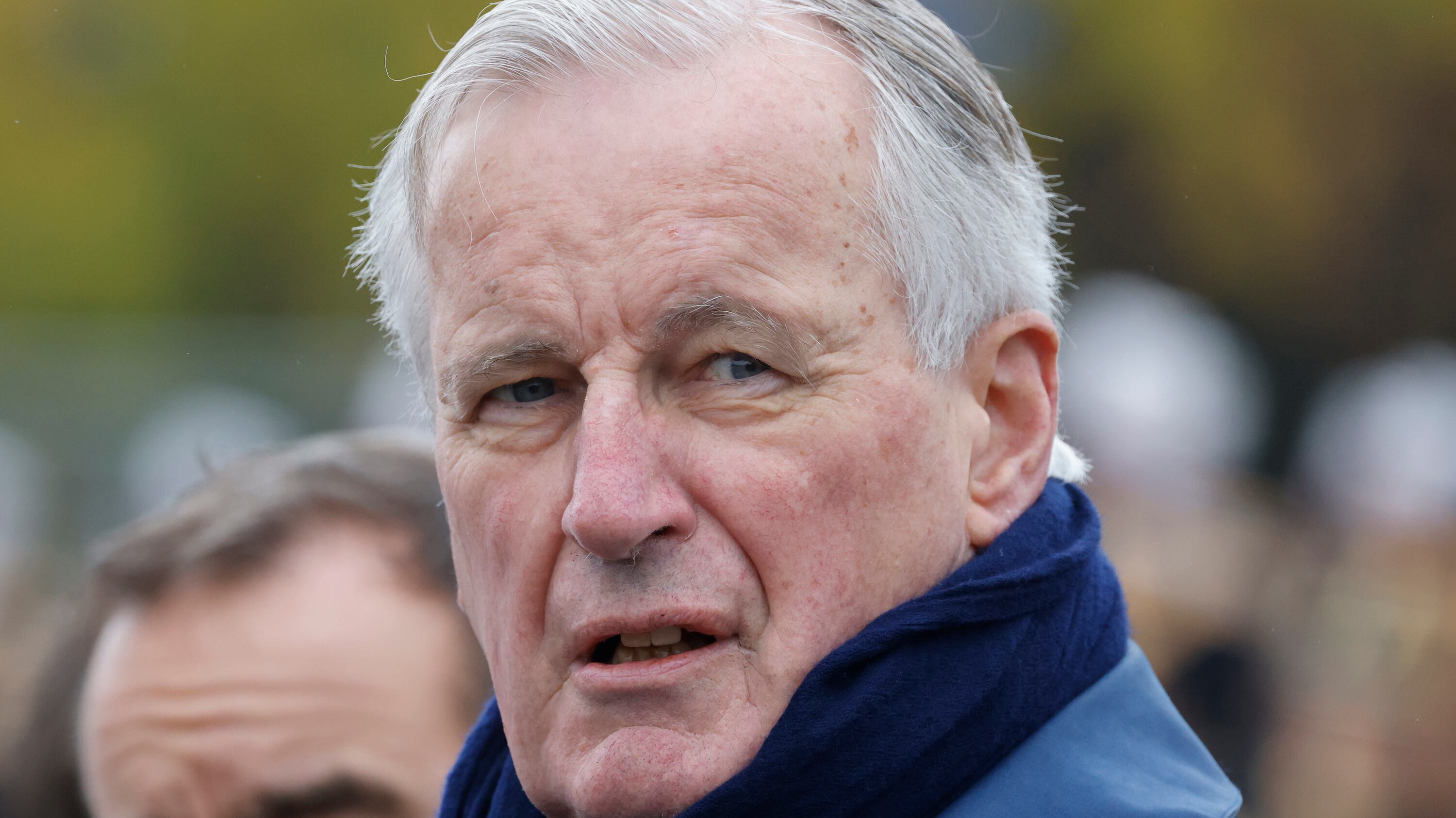 Francia choc: Barnier e Macron in bilico
