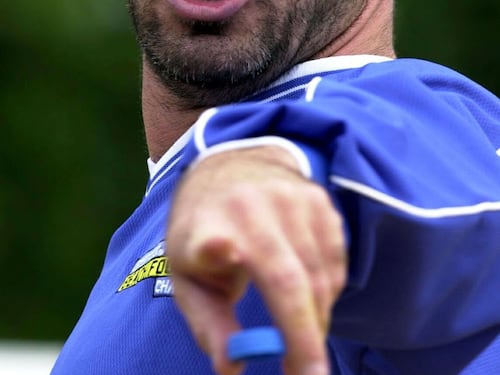 Il Papa "cugino" alla lontana di Eric Cantona (ma forse è solo una cantonata)