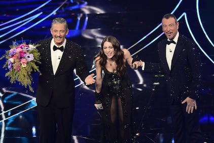 Sanremo 2024: ecco il look della finalissima del Festival di Angelina Mango 2