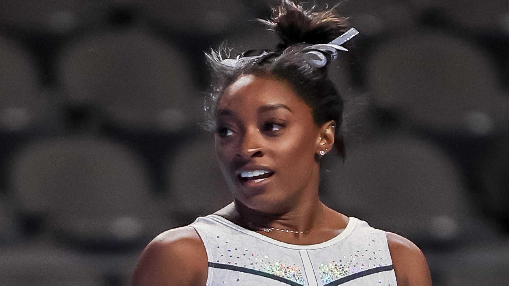 Biles torna in pedana. Il volteggio di Simone più in alto dei "twisties"