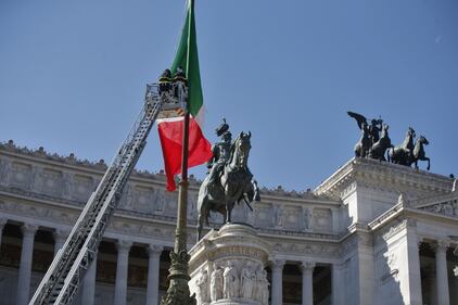 Virginia Raggi all'altare della Patria 11