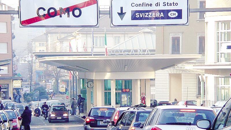 Il Canton Ticino aumenta il salario minimo per "frenare" gli italiani