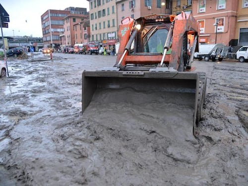 Torna l'allerta meteo nel Nordovest. Piani terra evacuati a Carrara