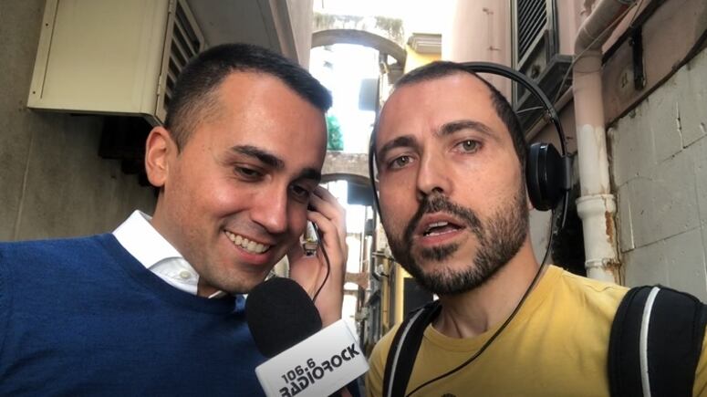 Di Maio canta Yesterday dei Beatles per fare pace con il Pd