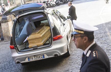 Paolo Villaggio, la camera ardente 2