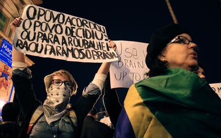 Brasile, proteste contro il governo 7